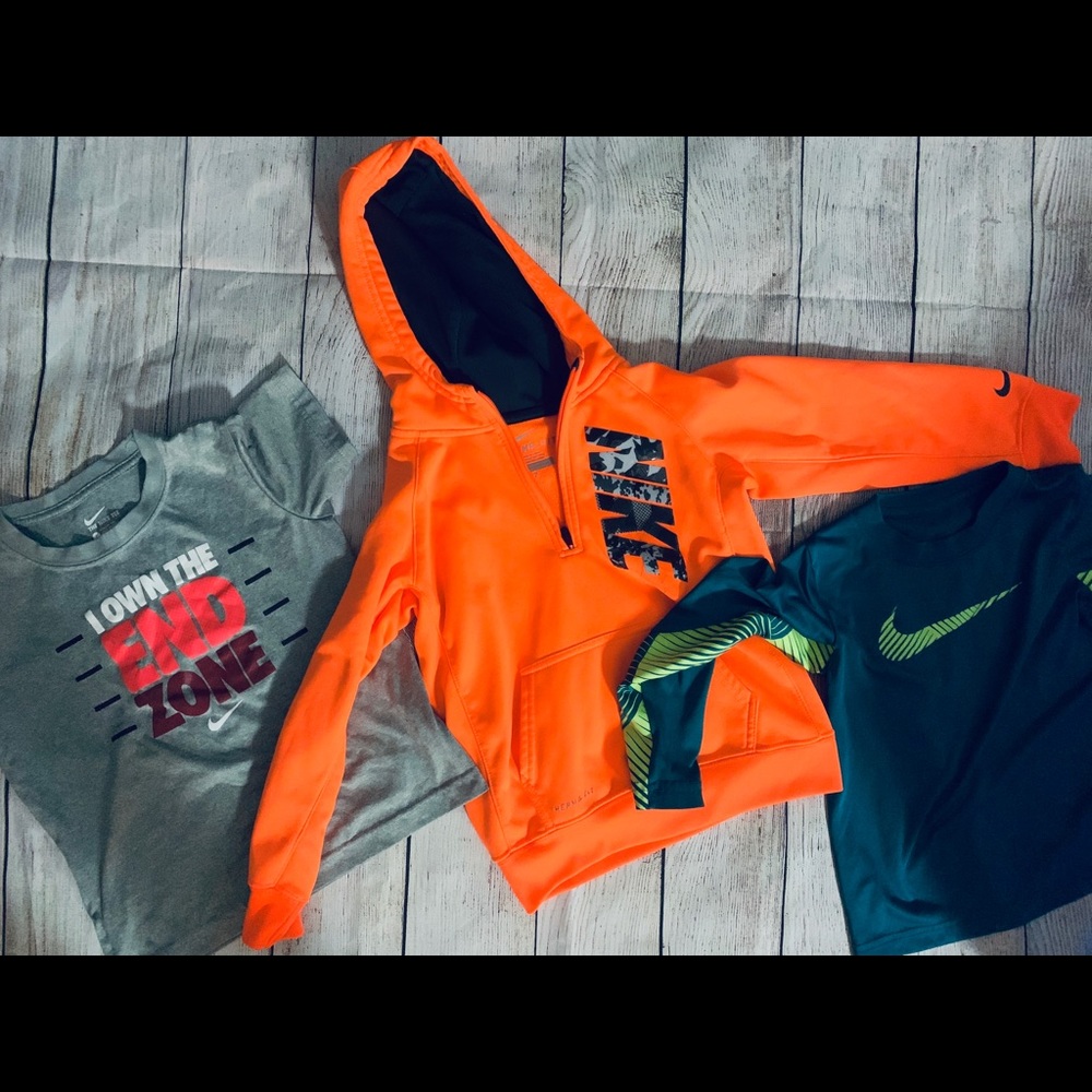 Boys Nike lot! Size 7